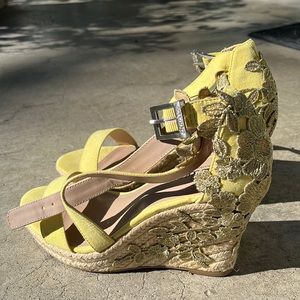 Yellow Wedges with roses